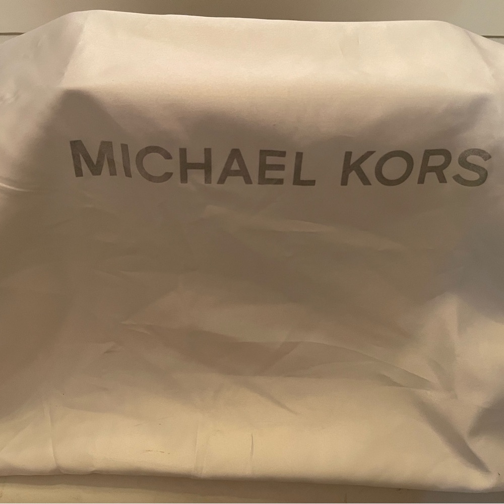 Michael Kors purse. - Picture 6 of 6